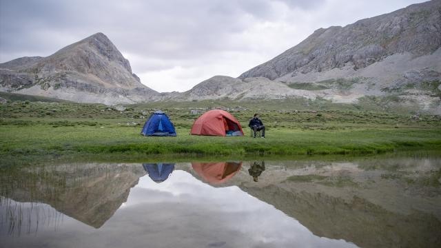 Tunceli'nin 3 bin metre rakımlı dağları kampçıları cezbediyor
