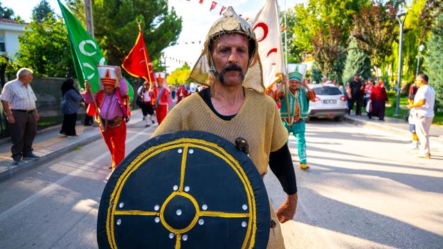 Antalya Korkuteli'de temsili yörük göçü yapıldı