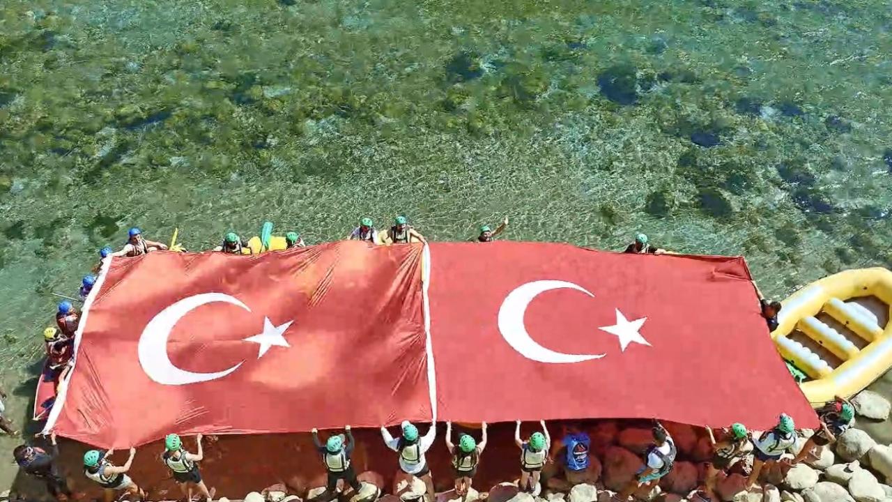 Köprülü Kanyon’da 30 Ağustos Zafer Bayramı coşkusu yaşandı