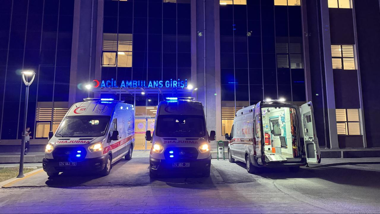 Bartın'da fındık işçilerini taşıyan tarım aracı devrildi : 8 yaralı