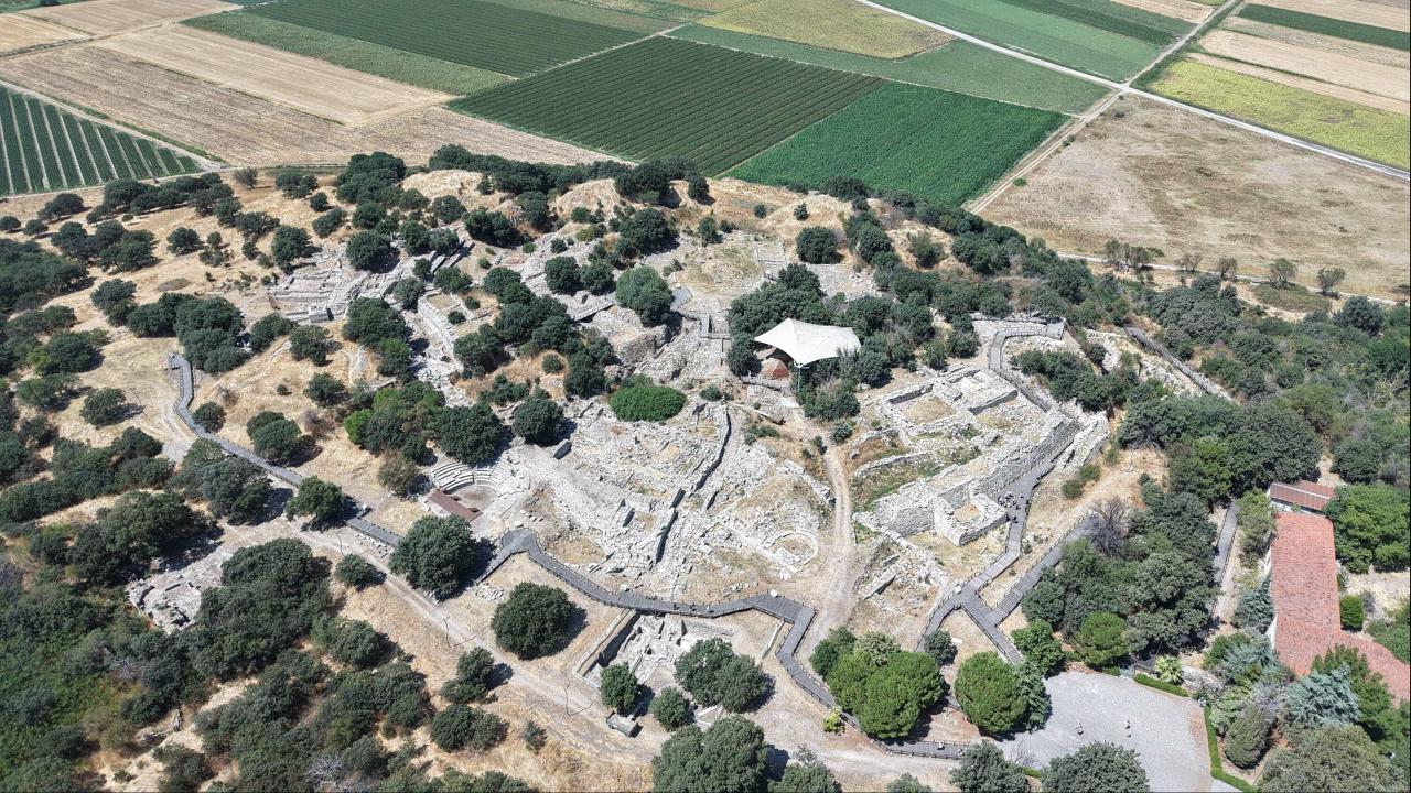 Troya Antik Kenti'nde 2 bin 800 yıllık agora gün yüzüne çıkıyor