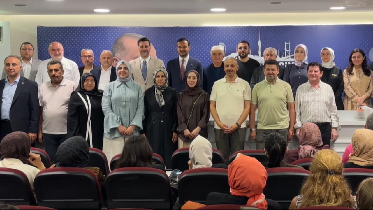 Üsküdar’da 4 CHP’li meclis üyesi AK Parti’ye katıldı