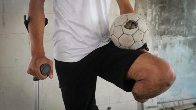 Gazze'deki ampute futbolcular Adidas'ı protesto ederek ürünlerini boykot çağrısı yaptı haber görseli