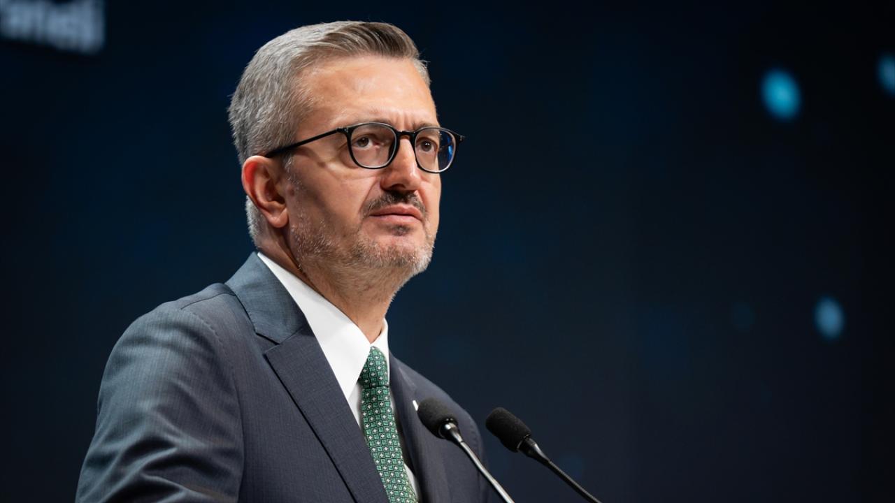 İletişim Başkanı Duran: Gençlerimizi sanal tacirlerin dünyasında savunmasız bırakmayacağız