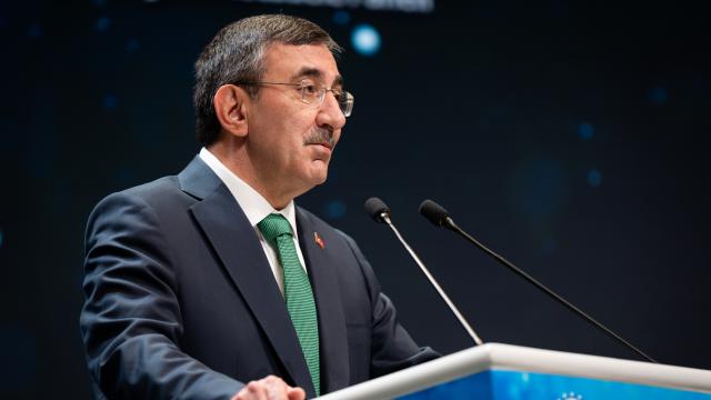 Cevdet Yılmaz: Bağımlılık tuzağına karşı hukuk devletinin tüm imkanlarını seferber ediyoruz haber görseli