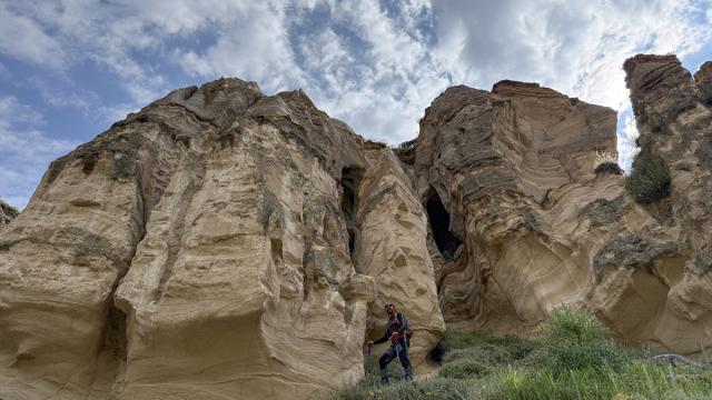 Kayalara oyulan Kars'taki Çukurayva Manastırı Orta Çağ'ın izlerini taşıyor