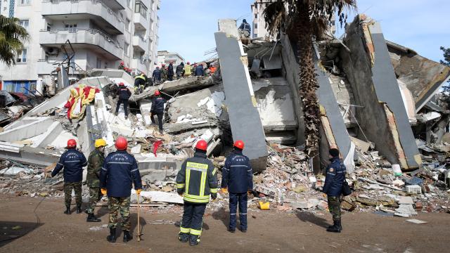 Depremde 35 kişinin öldüğü Ezgi Apartmanı davasında karar haber görseli