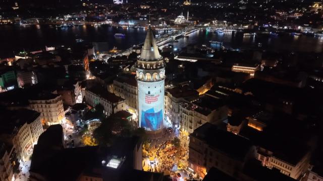 Dezenformasyonla mücadele mesajları Galata Kulesi'ne yansıtıldı