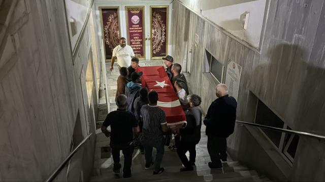 KKTC'deki gemi kazasında hayatını kaybeden Demir'in cenazesi Eskişehir'e getirildi haber görseli