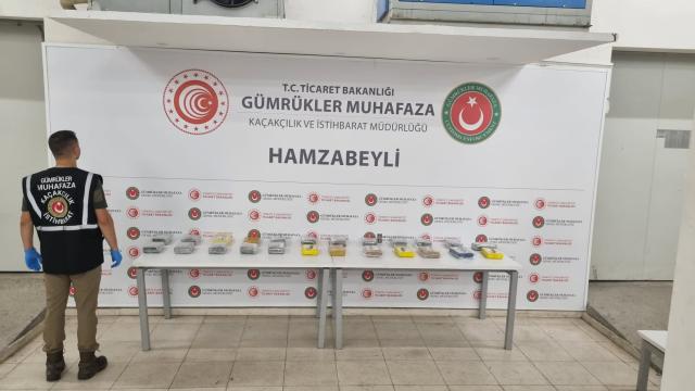 Edirne'de iki gümrük kapısında 174 kilogram uyuşturucu ele geçirildi haber görseli