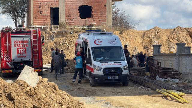 Başakşehir'de inşaat alanında toprak kayması: 1 işçi göçük altında haber görseli