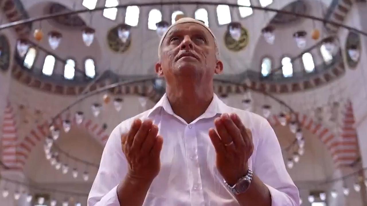 Müslüman oldu, kiliseyi mescide çevirdi