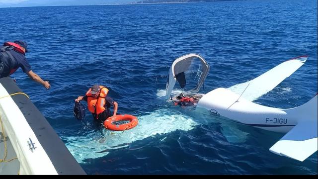 Gürcistan'dan kalkan özel uçak Rize açıklarında denize acil iniş yaptı