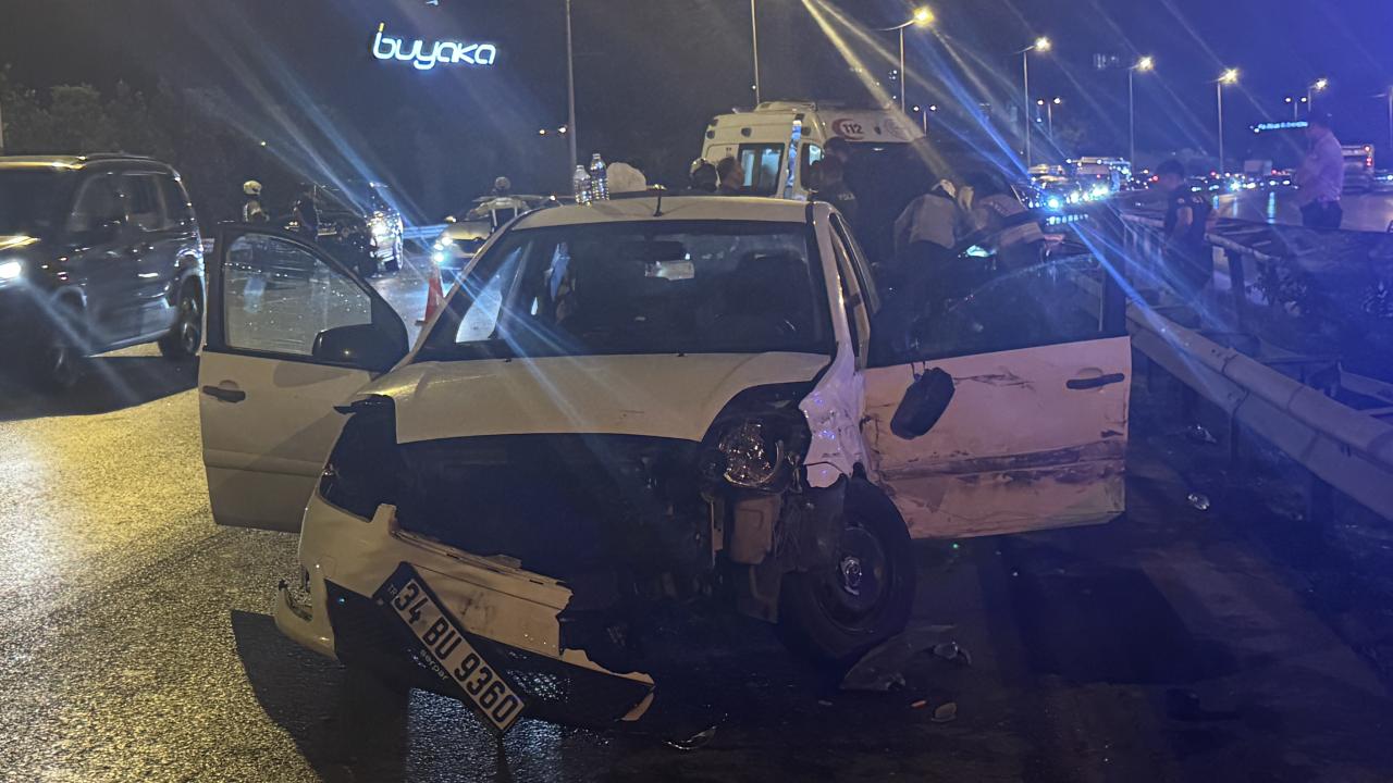 Ümraniye’de zincirleme trafik kazasında 3 kişi yaralandı