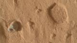 NASA Mars'ta gizemli delikler buldu
