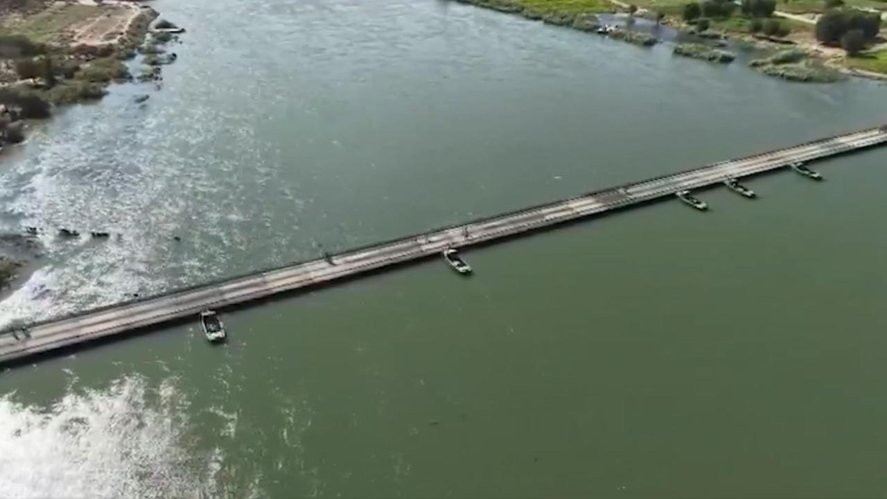 Mehmetçik, Suriye'de Fırat Nehri üzerine yüzer köprü kurdu