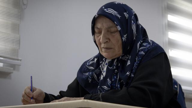 80 yaşında okuma yazma öğrendi