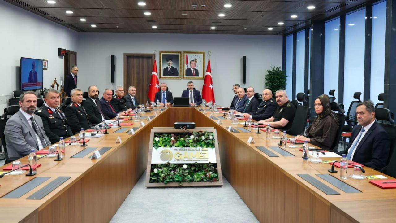 Bakanlar Çiftçi ve Bak valilerle 'Yurt Güvenliği' toplantısına katıldı