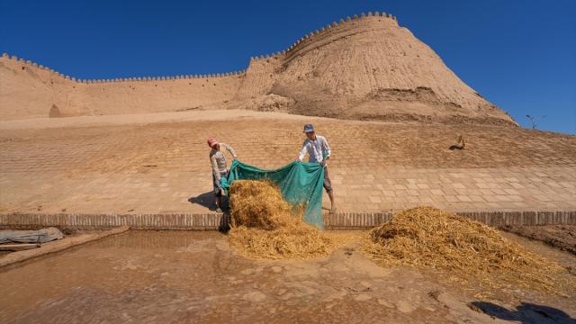 Özbekistan’ın tarihi kenti Hive’de sur restorasyonu