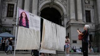 Gazze'de öldürülen çocuklar için dev kefen Philadelphia'da sergilendi