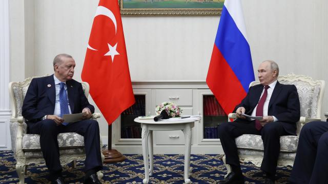 Putin: Türkiye, dış politika ve ekonomi alanlarında ayrıcalıklı ortaklarımızdan biri haber görseli
