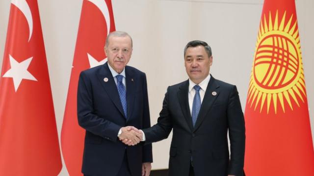 Cumhurbaşkanı Erdoğan, Kırgızistan Cumhurbaşkanı Caparov ile görüştü haber görseli