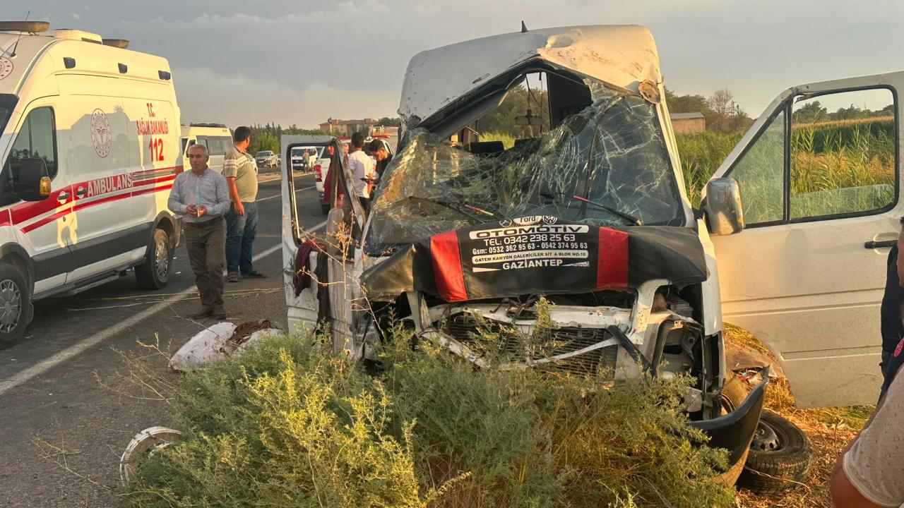 Şanlıurfa’da minibüs tahliye kanalına düştü: 15 yaralı