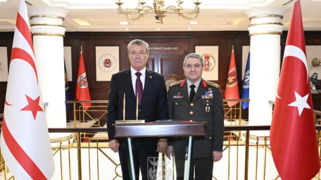 Orgeneral Bayraktaroğlu, KKTC Başbakanı Üstel ile görüştü haber görseli