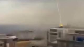 8 katlı binaya yıldırım düştü, ardından yangın çıktı: O anlar kamerada