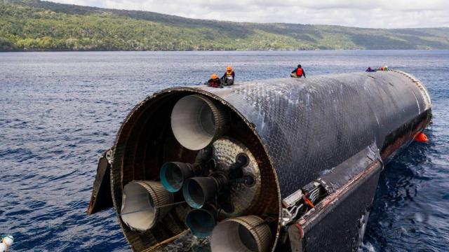 SpaceX, Starshipi bir ay sonra okyanustan çıkardı haber görseli