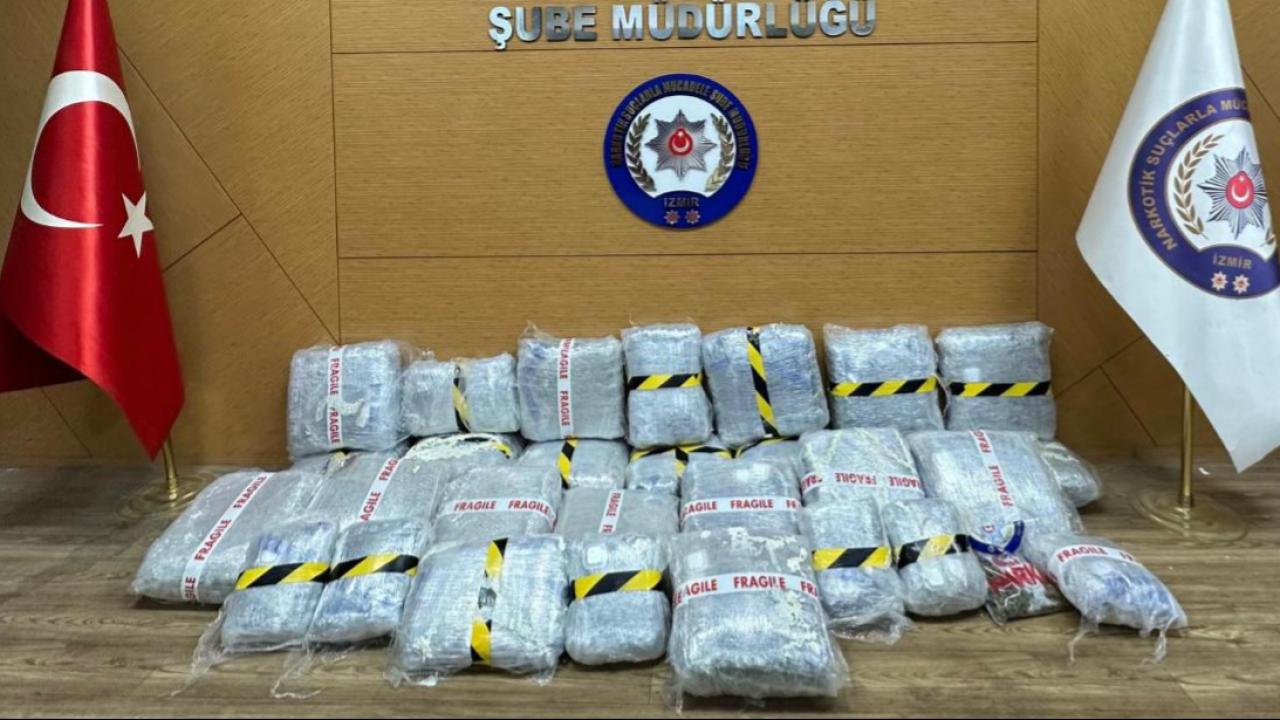 İzmir'de bir evde 80 kilo 463 gram uyuşturucu ele geçirildi