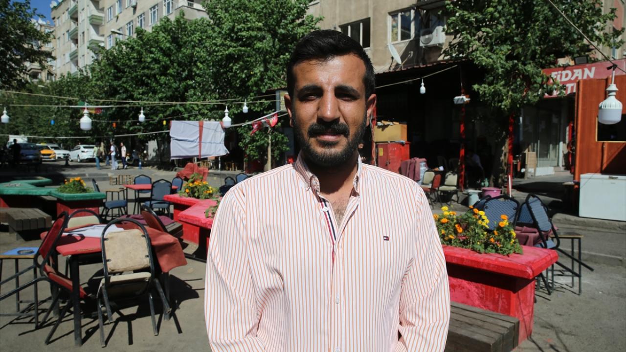 "Statta yer olmayınca taraftarlar kıraathanelerimizde maçı izliyorlar"