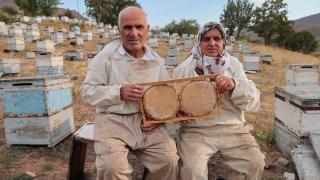 Ordulu çift 20 yıldır Hakkari'de "kaliteli bal" mesaisinde