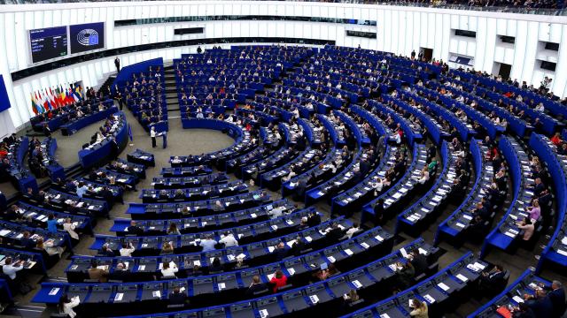 Avrupa Parlamentosu, savunma projelerinde bürokrasiyi azaltacak düzenlemeleri onayladı haber görseli