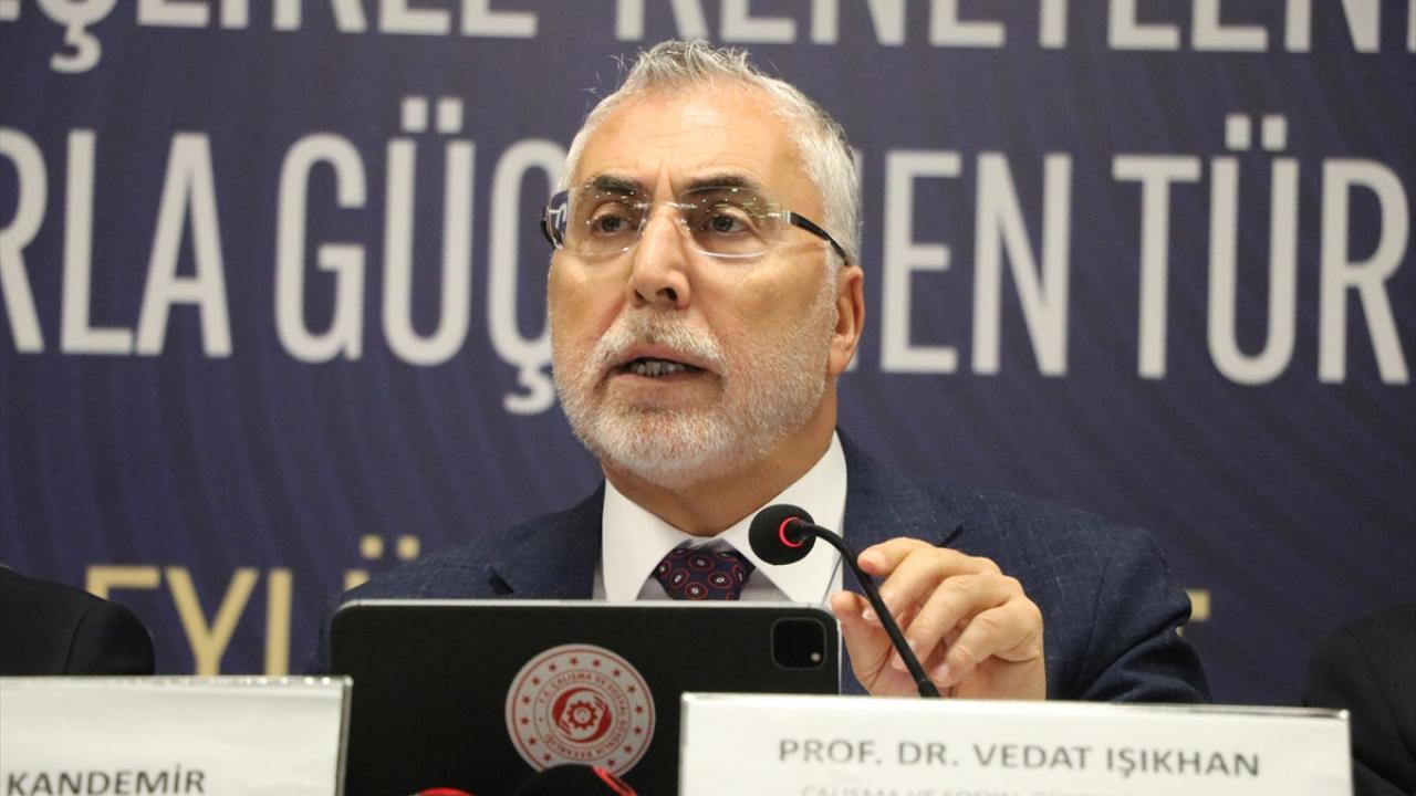 Bakan Işıkhan: İşsizliği 2029 yılında yüzde 7,6'ya indirmeyi hedefliyoruz