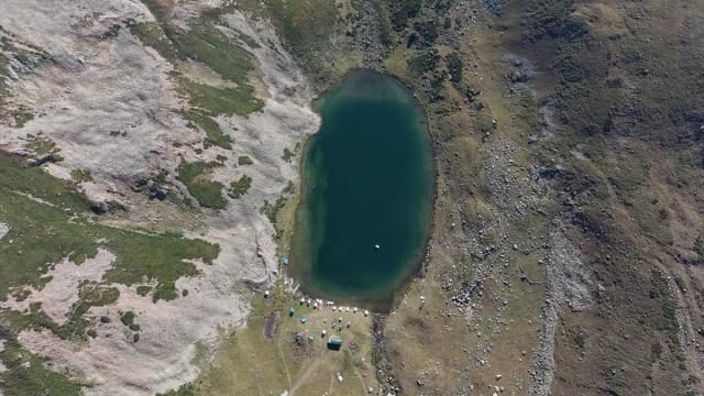 Haldizen Dağları'ndaki krater gölleri ilgi çekiyor