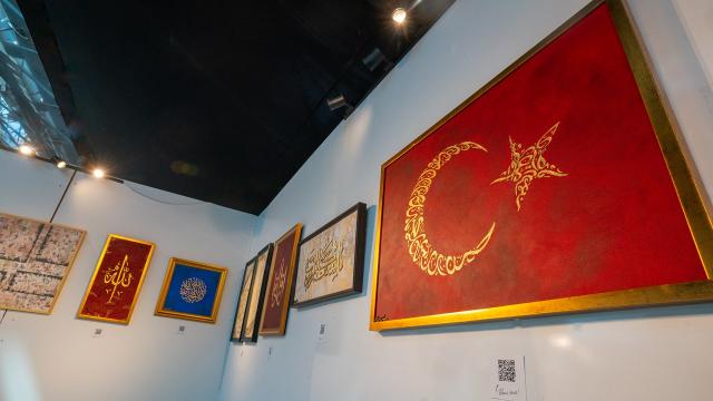 Hat sanatı İzmirli genç sanatçının ellerinde farklı bir boyut kazanıyor