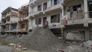 Nepal'deki sel felaketinde hayatını kaybedenlerin sayısı 1385'e yükseldi