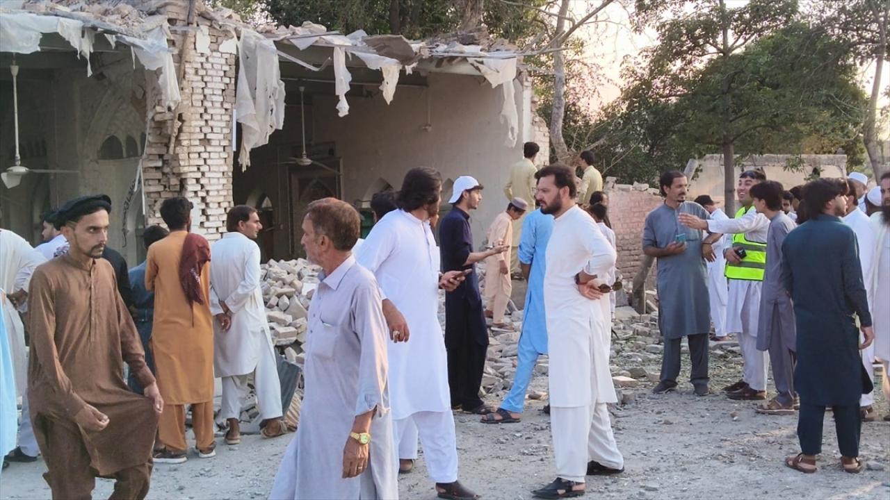Pakistan'da saldırılarda en az 16 kişi öldü