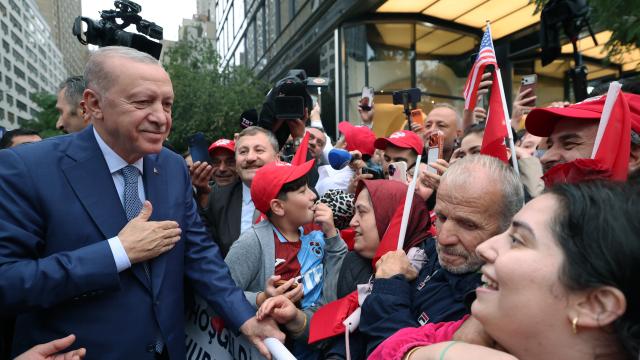 Cumhurbaşkanı Erdoğan'a Türkevi'nde coşkulu karşılama