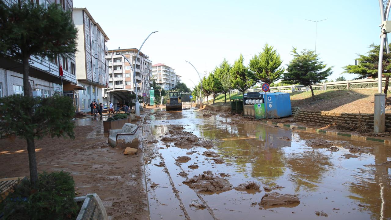 Rize'de sağanak sonrası temizlik seferberliği