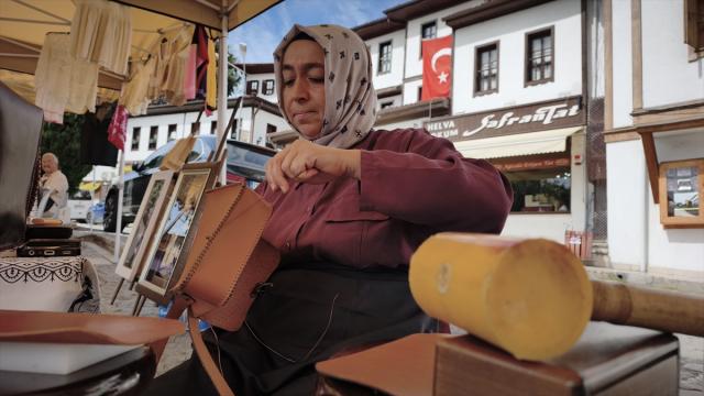 Safranbolu'da unutulmaya yüz tutan zanaatlar ile el emeği meslekler sergilendi