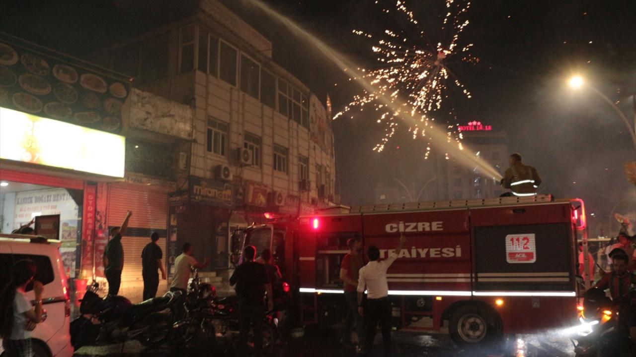 Şırnak'ta atılan havai fişekler nedeniyle yangın çıktı