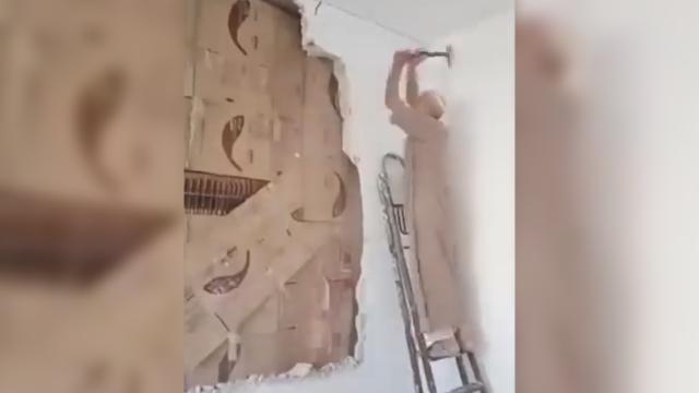 Esad rejiminden kaçan Suriyeli, duvar örerek sakladığı kütüphanesine yıllar sonra kavuştu haber görseli