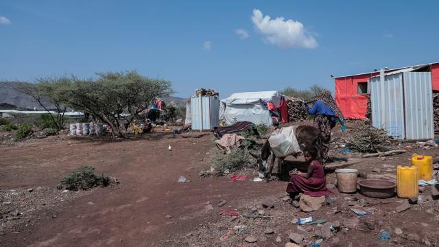 Yemen'de çatışmaların şiddetlenmesi nedeniyle 122 binden fazla kişi yerinden edildi haber görseli