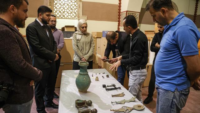 ABD'den Suriye'ye iade edilen 21 arkeolojik eser, Şam Ulusal Müzesinde