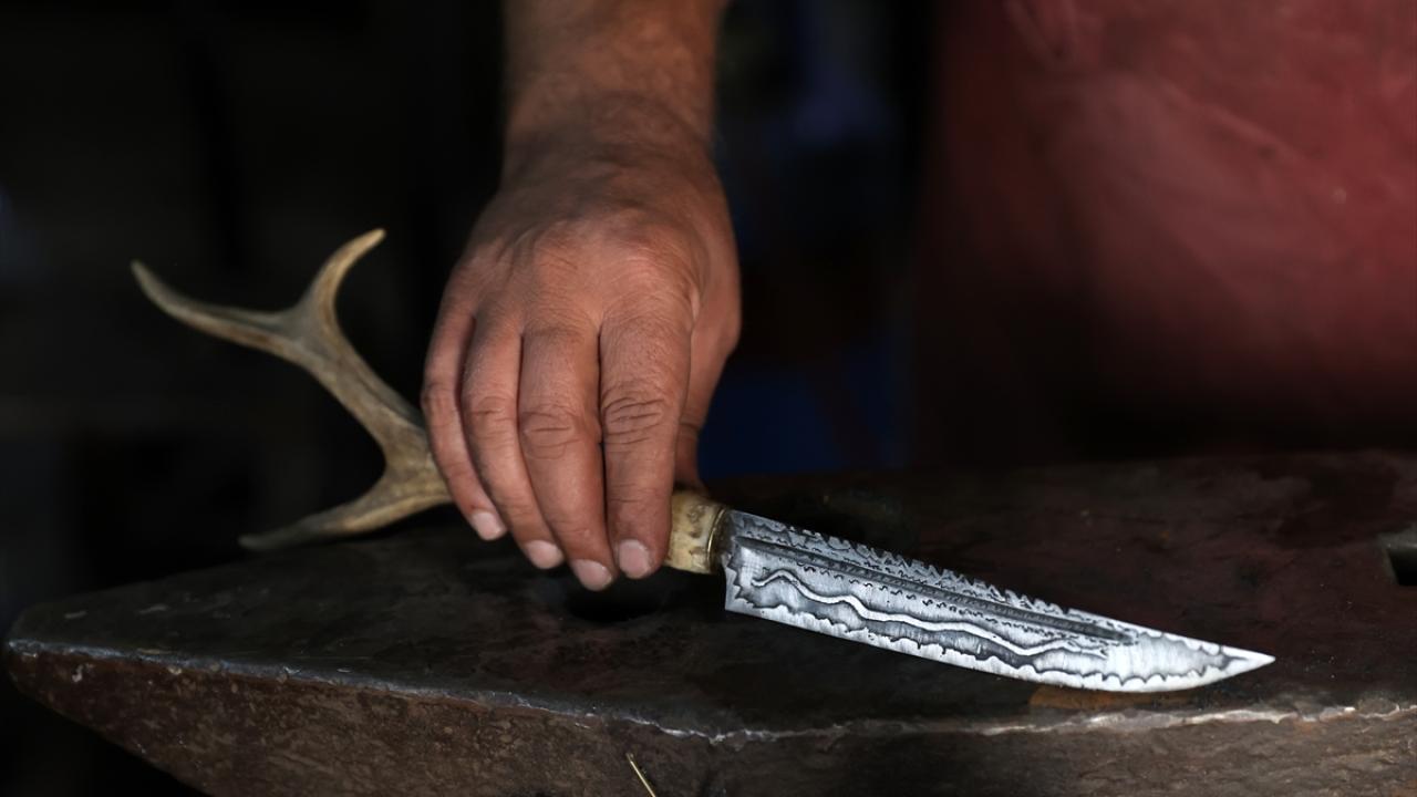 "Şam çeliği, 512 kata kadar dövülerek hazırlanan bir çelik türü"