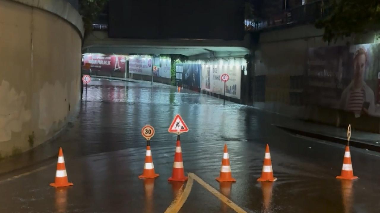 İstanbul’da Zincirlikuyu’daki alt geçidi su bastı