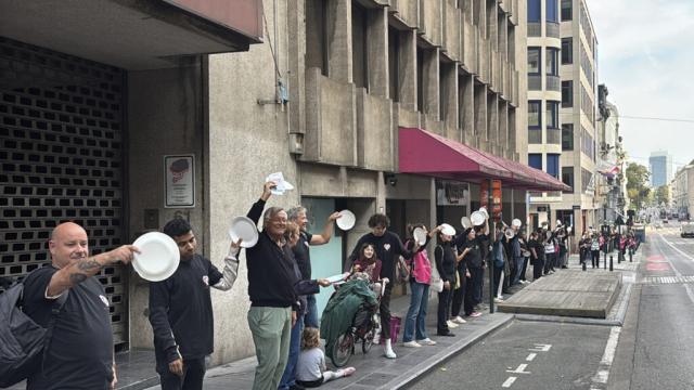 Belçikada artan gıda yardımı ihtiyacına boş tabaklarla protesto haber görseli