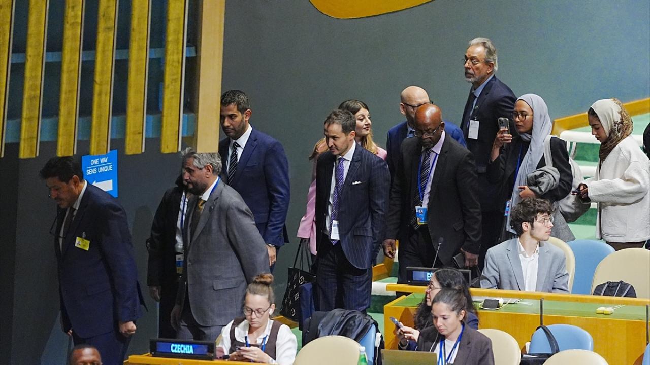 BM üyesi çok sayıda ülke, Genel Kurul salonunu terkederek soykırımcı Netanyahu'yu protesto etti